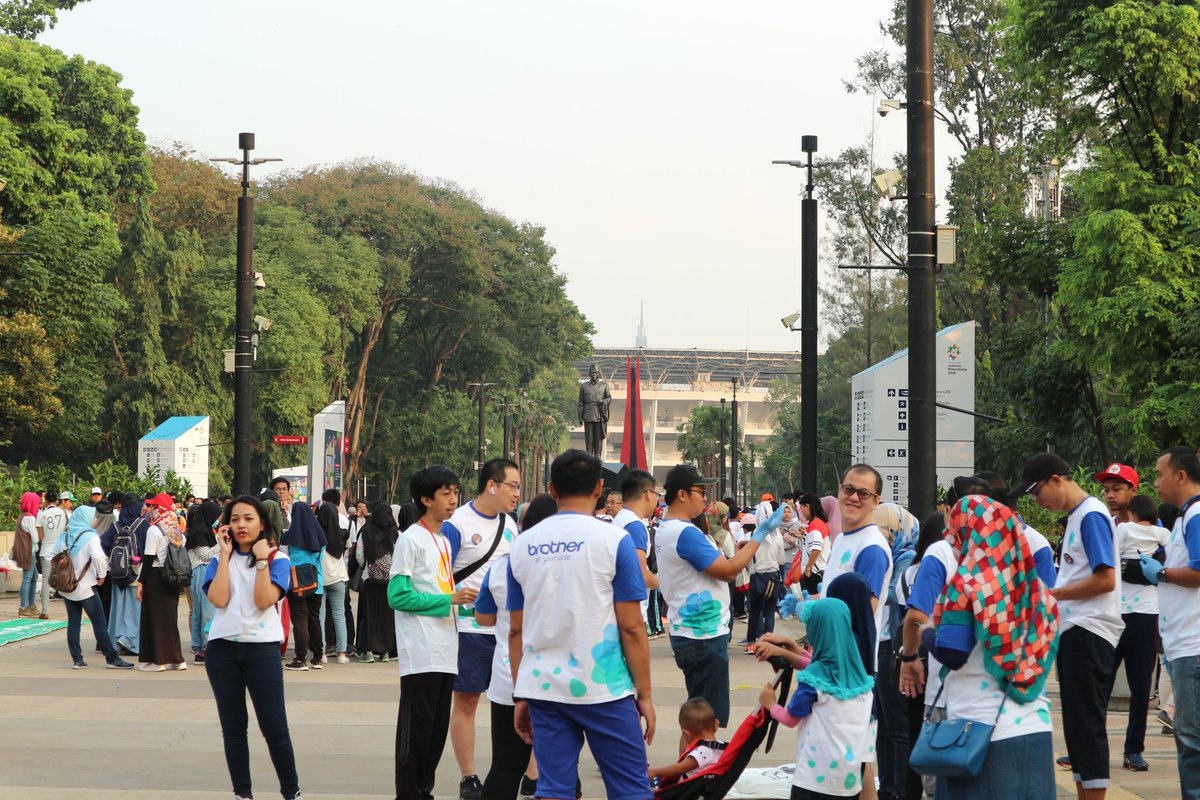 Para relawan #CleanUpJakartaDay2018 siap beraksi.
