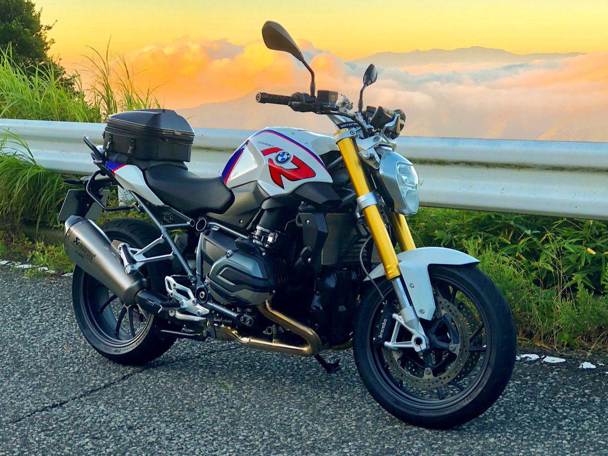BMWMotorrad's tweet photo. A bike like this makes you feel like your soaring, swooping like a bird-of-prey, with laser focus around on every ride. 

Who has a shot above the clouds to share?

Thanks for the #R1200R photo @alps4000#MakeLifeARide #bmwmotorrad https://t.co/rsUVAZSHsm