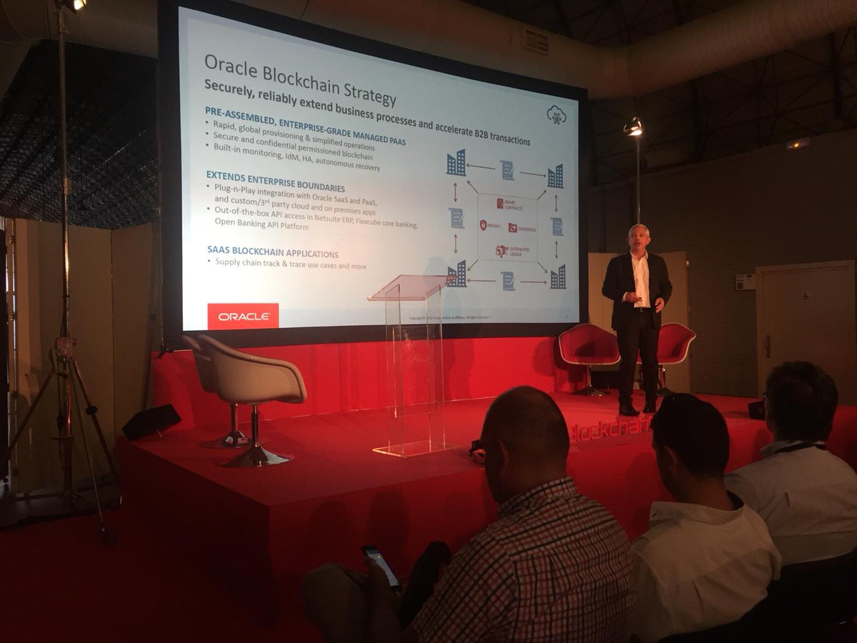 blocknitive's tweet photo. Y después del descanso... ☕
Es el turno de @regis_louis de @oracle_es contándonos la introducción del #blockchain en la empresa 🔝
#BlockchainCon #blocknitive https://t.co/qaREZwtylv