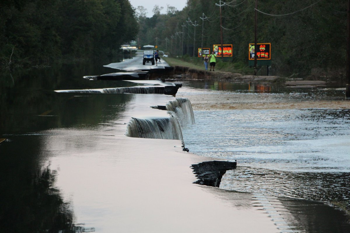 EMA_Weather's tweet image. @EdPiotrowski @WBTWNews13 @Ella__Dorsey @JimCantore @StormChaseTV Highway 301 North Dillon, SC #hurricaneflorence