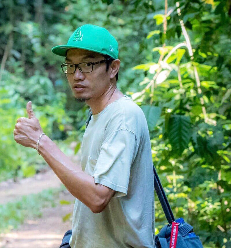 mindefsg's tweet image. A “lucky shot” for photo enthusiast Ahmad Iskandar turned out to be the winning capture of this year’s #WeAreTotalDefence Photo Challenge: a rain-puddle reflection of #Singapore&apos;s community spirit. 
More on the top 3 winning entries: mindef.sg/tdphoto18