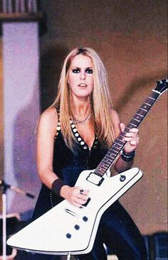  A happy belated birthday to the awesome Lita Ford 