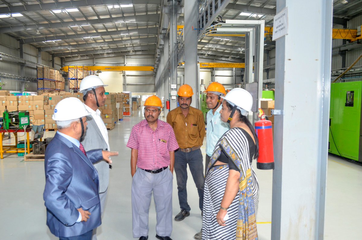 SpectrumEIL's tweet image. Safety is our prime moto on all our plants. Our MD &amp;amp; Directors having look at our production activity. Their mere visit encourages the ground team.
#Spectrum #safety #motivation #encourage