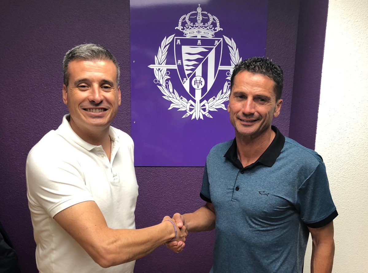 Torres Gómez, junto a Miguel Ángel Gómez, director deportivo del Real Valladolid (Foto: RV).