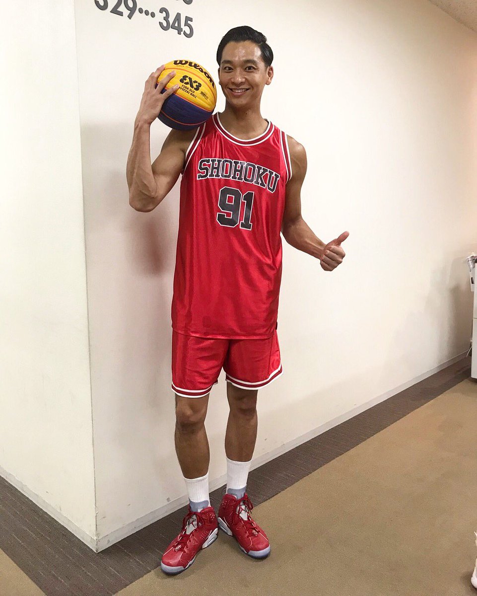 Uzivatel 落合知也 Tomoya Ochiai Na Twitteru 皆さんvs嵐見てくれたでしょうか 内容はともかく 笑 沢山の方がメッセージをくれて嬉しいです 番組関係者ならびにスタッフの皆様ありがとうございました Vs嵐