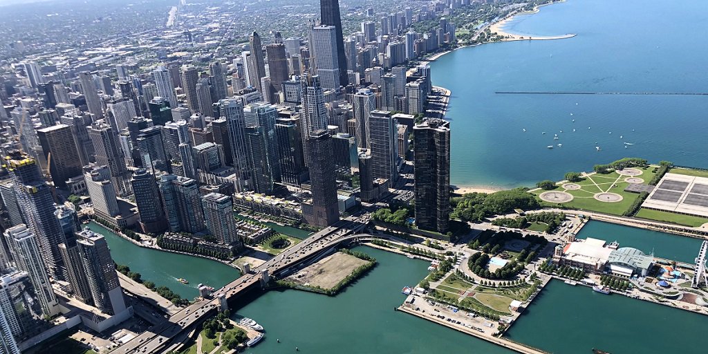 PilotExperience's tweet image. Looking for the perfect gift for someone special? Give the unforgettable gift by purchasing a gift certificate good on any of Vertiport Chicago’s amazing and unique helicopter experiences. vertiportviptours.com
#GiftIdeas #BestGIft #ChicagoGifts