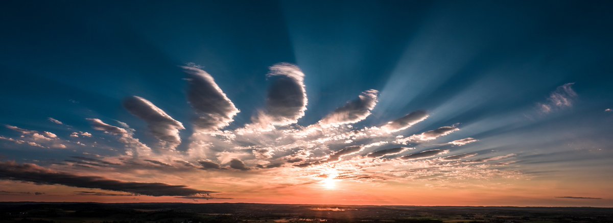 Kawarthas Northumberland (@perfectwknds) on Twitter photo "Now and then nature will reach out and hand you a gift. Last night was one of those." 📷 & words by @JustenSoule
Location: <a href="/RollingGrape/">Rolling Grape Vineyard</a>
#DiscoverON #ExploreCanada #ExperienceKN #ThisIsPtbo "Now and then nature will reach out and hand you a gift. Last night was one of those." 📷 & words by @JustenSoule
Location: <a href="/RollingGrape/">Rolling Grape Vineyard</a>
#DiscoverON #ExploreCanada #ExperienceKN #ThisIsPtbo