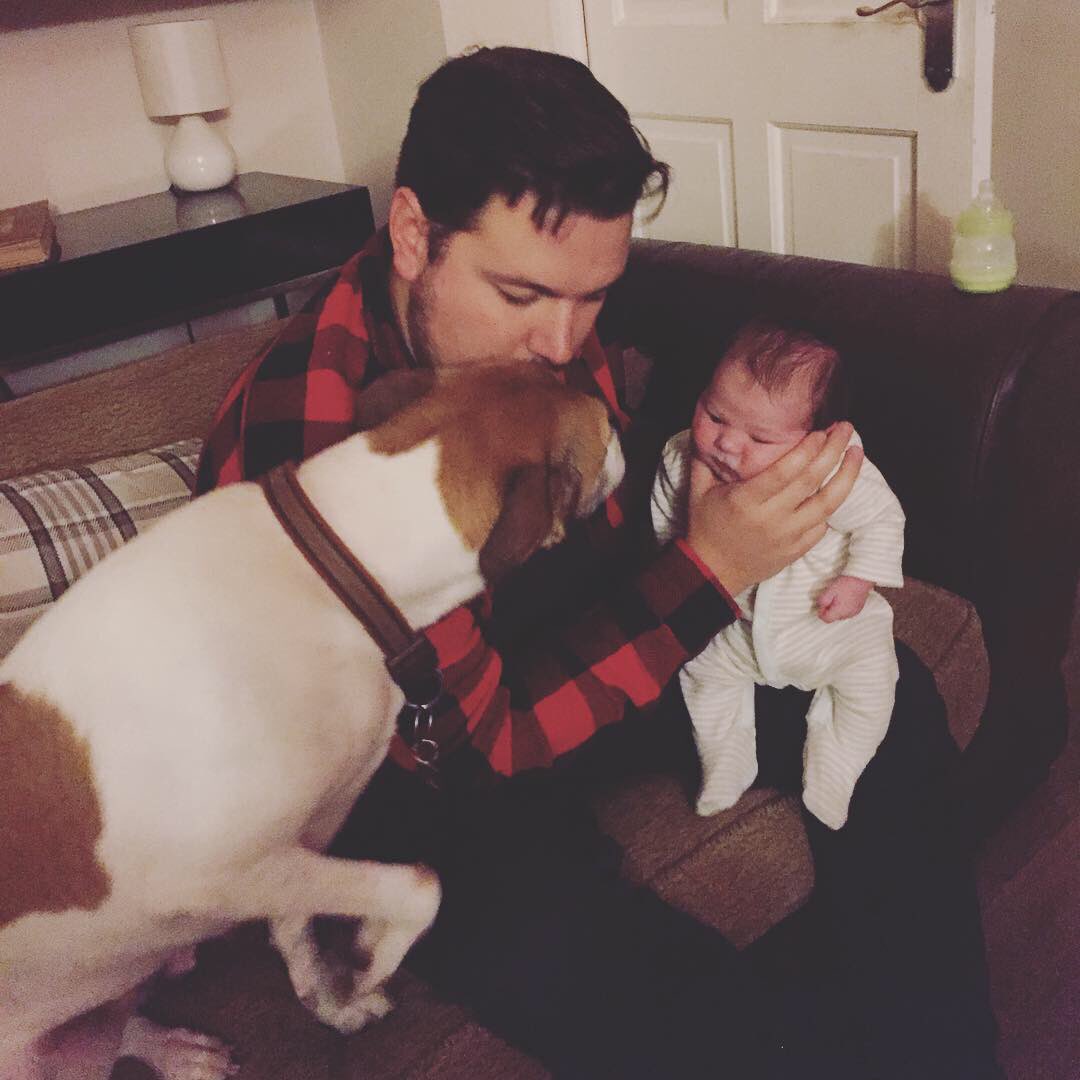 ellie_appleton's tweet photo. DO NOT EVEN TALK TO ME ABOUT HOW CUTE IT WAS WHEN MY MUMS DOG MET OUR DAUGHTER #uncledog #babyNina https://t.co/LoOUFUOtSO