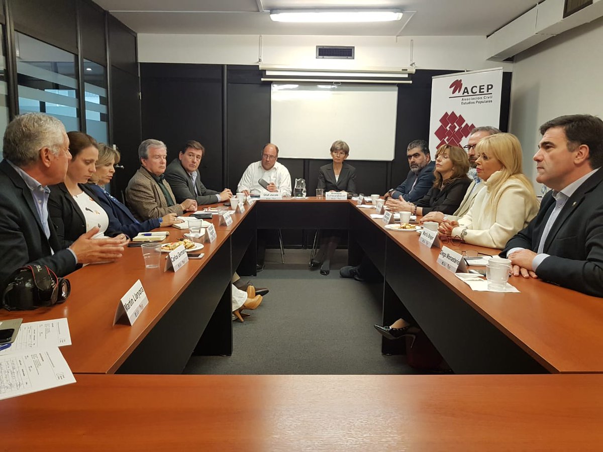 acepnacional's tweet photo. Un placer recibir en nuestras oficinas a la directora KAS Cono Sur Annette Schwarzbauer, estamos conversando sobre la coyuntura política nacional y regional c/ @OscarEnsinck @KAS_Argentina https://t.co/GBtnhrmZWN