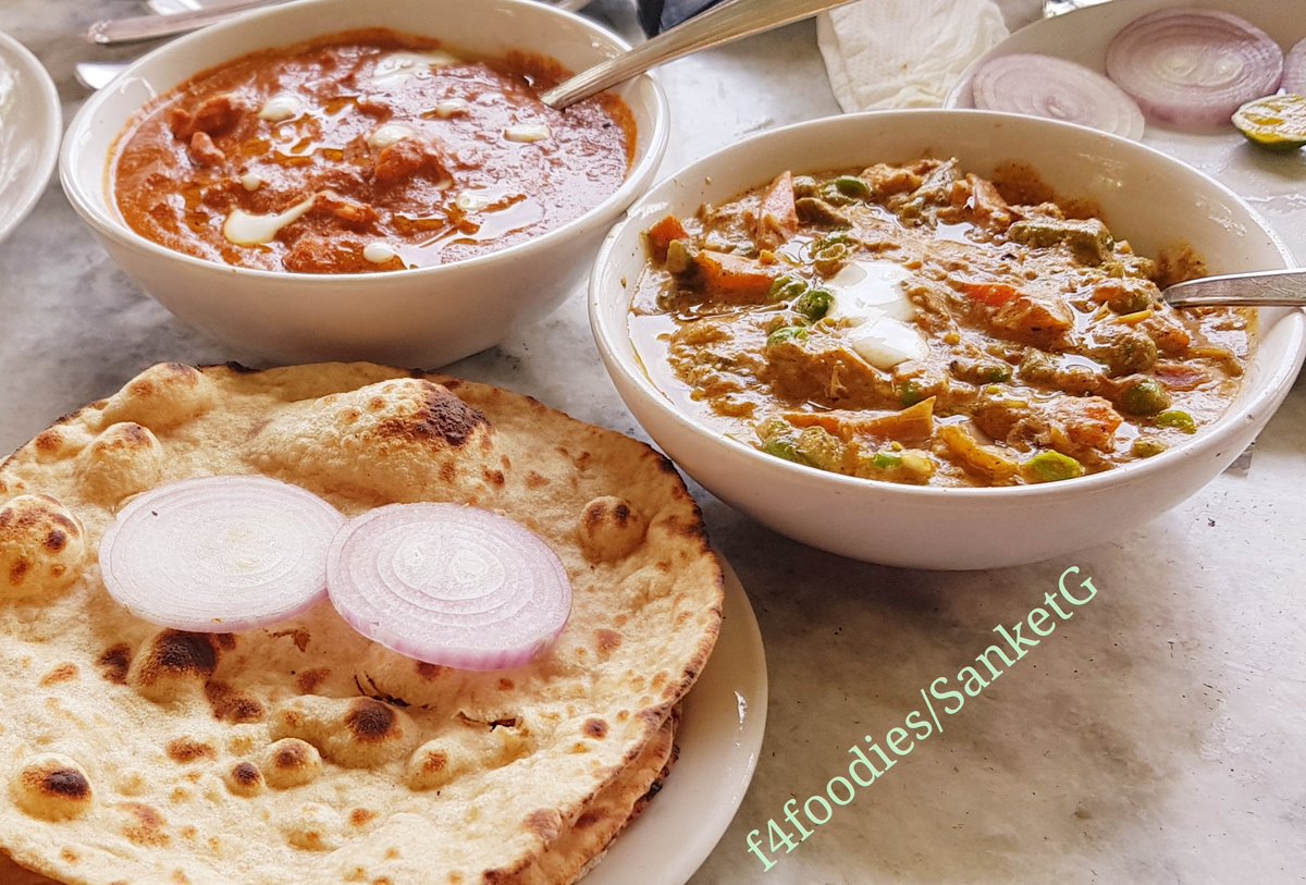 Today's #Lunch #ButterChicken & #VegLababdar @ #Basho's #Mulashi
Butterchicken was quite ok but #Lababdar was so #bland only mixer of cream and vegetables 🙄 so #sweetery as they said it's #mediumspicy
& the charges are on higher side & #portion is #lesser
I'll rate 4 out of 10