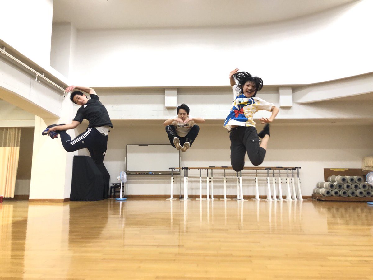 岡部 雄馬 على تويتر ダンスレッスン ジャンプジャンプジャンプ ん 最後の飛び方何笑