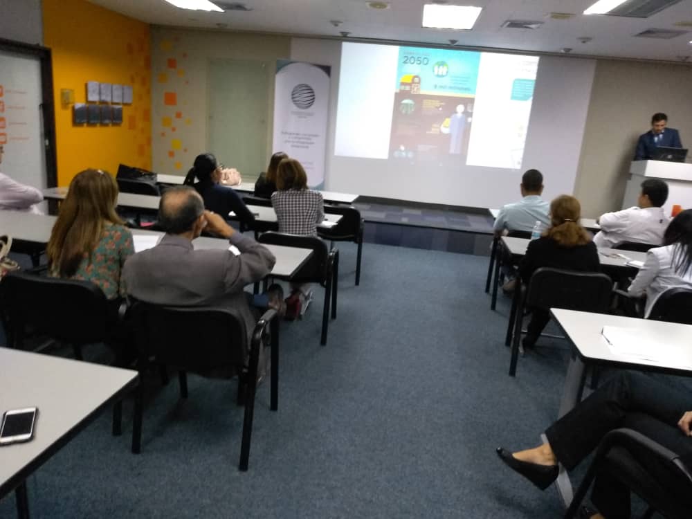 CAVECOL's tweet photo. Celebramos nuestro #CISGT junto a @PwC_Venezuela hablando de la Física del Éxito con Oscar Arias de #SEROFCA. #CAVECOL https://t.co/qeIsL3pzfX