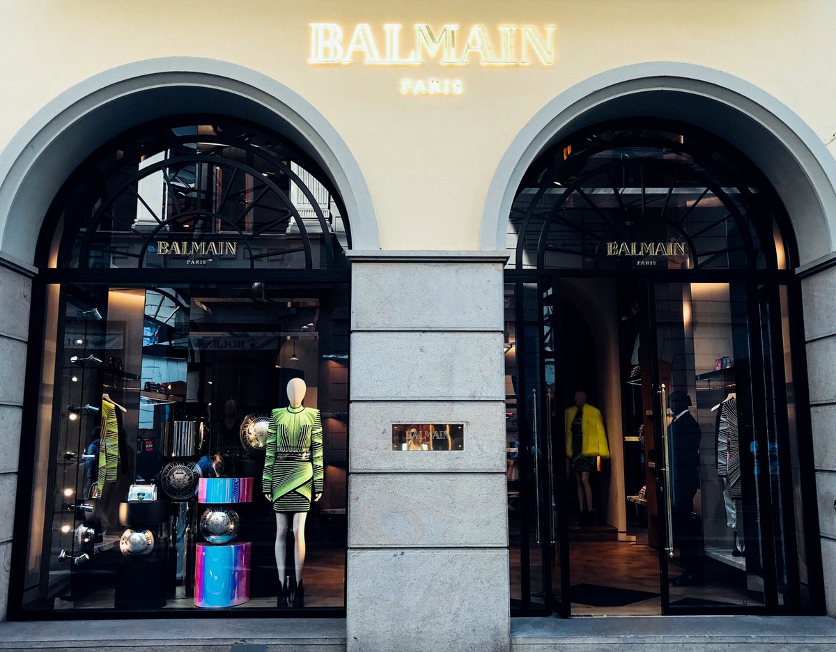 besked snesevis jord Balmain on Twitter: "#MFW DESTINATION: Balmain Milan Flagship Store is  located on Via Montenapoleone, the 280-square-meter boutique sets out the  brand's women's and accessories collections on two floors. #BALMAINMILAN  https://t.co/kPo3VtUtrf" / Twitter