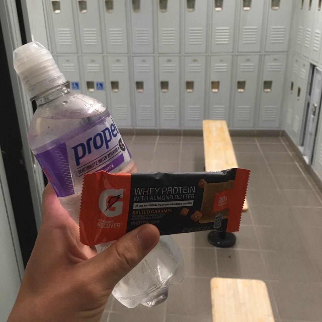 BlueHenVincent's tweet photo. Glad I decided to go to @UDLilBob after class! Free workout snacks 😋🏊‍♂️🏋️‍♂️ https://t.co/XqwDUVkpt3