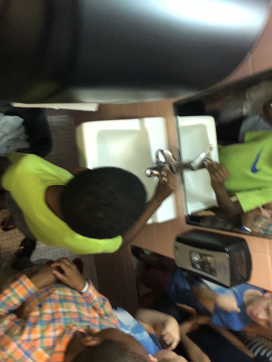 run_2it's tweet photo. We are on the hunt for germs! Let’s swab high traffic areas in the school and grow the germs in a Petri dish! @AIS_Eagles @AISLearns #fluseasoniscoming https://t.co/z3zxqnXDFl