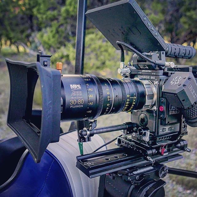 houseofstick's tweet photo. @reddigitalcinema in set of #thelastsupper #throwbackthursday •
•
•
•
•
#reddigitalcinema #reddigital #reddigitalcamera #motioncontrolrig #motioncontrol #VFX #visualeffects #tbt #videoproduction #cinematography #filmcrew #filmmaker #filmmaking101… https://t.co/3HRIrfWWnS https://t.co/iMrsqOwkQp