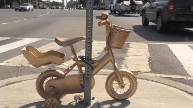 VirginRadioKW's tweet image. Have you seen these mysterious Golden Bikes around #KWAwesome?
@CTVKitchener tinyurl.com/ybd8xc7o
@berryonline @DaveJaworsky 
#CashandRae