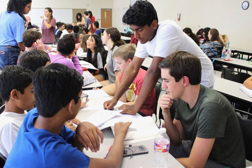 Carroll_CMA's tweet photo. Our first Mentor-Mentee meeting was a success! Thank you to all the mentors who came to help tutor the freshmen for their Biochemistry Test! https://t.co/Yp1i028v2J