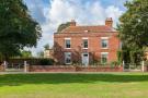 ChewtonRoseColc's tweet image. The Old Rectory is a striking and handsome period house, which offers good living space, a splendid garden and overlooks the beautiful green at Great Bentley

rightmove.co.uk/property-for-s…
