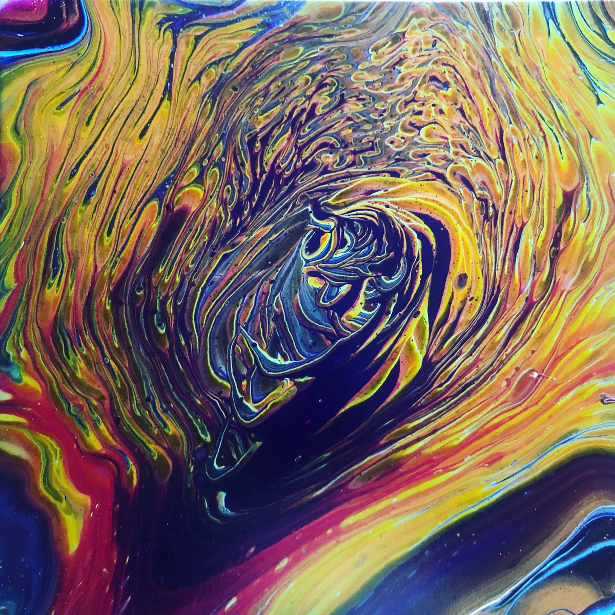 amyphillipsart's tweet photo. Psychedelic swirl, going way out of my comfort zone! #Thursdayfeeling #psychedelic #fluidart #acrylicpainting https://t.co/XzXIsiSHXE