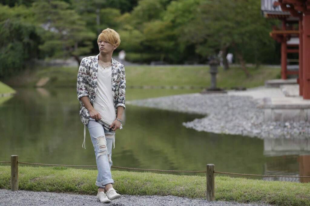 ふらっと ぽん A Twitter Facebook開けたら懐かしい写真達が出てきた 花柄ジャケット 無くした 白いズボン 破れた うさぎの絵が描かれた麦わら 壊れた ºﾛº オレンジのカーディガン どこいったん ﾟ ﾟ ﾝｯ さぁ ライブ楽しも