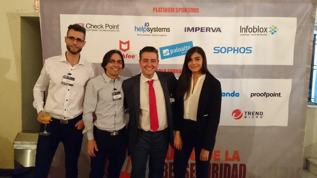 SMARTFENSE's tweet photo. Seguimos en el #FOROCIBER7 en @ISMSForumSpain. Compartimos nuestro encuentro con @drainware, compañía especializada en detectar y combatir los malware modernos. @mauro_graziosi @ThinkThenClick https://t.co/MLFQd2TJpQ