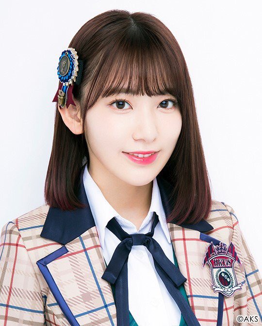 sakurarchive's tweet photo. HKT48’s                                 IZ*ONE’s
saku chan                              sakura https://t.co/xvn5PNxDPw