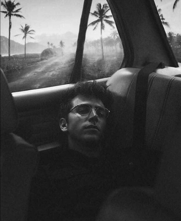 حين يعطيك أحدهم ألحب أما أن تبادله باكثر من هذا ألحب أو منذ ألبداية أرفض حبه لك ، لا تعطيه حبًا مؤقت كن أكبر من أن تتسلى بالمشاعر لفتره لا تخذل من أحبك وتتركه بلا سبب، كن وفيًا فقط .