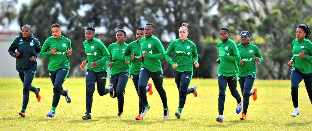 We're following back everyone who supports women's football. Leave a comment or retweet this so we can show you love #limitless 🇿🇦❤⚽️🏃🏽‍♀️