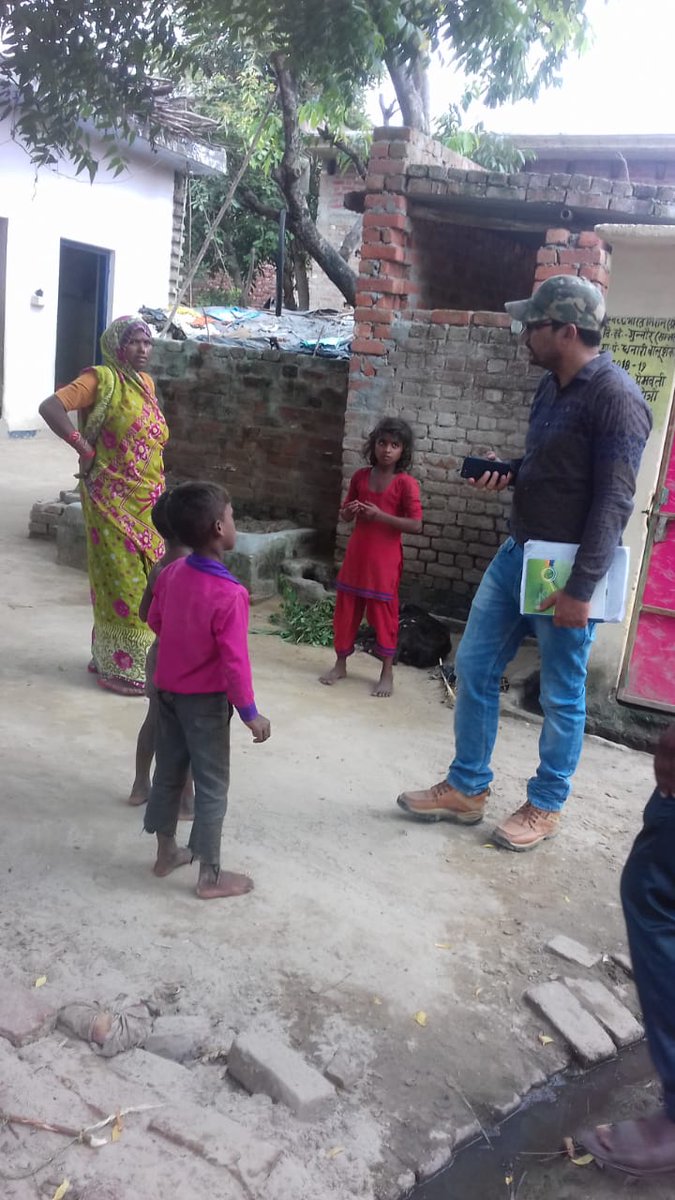SwachhSambhal's tweet photo. Swacchagrahi in district Sambhal, caught in action during the #SHS2018 campaign. #स्वच्छता_ही_सेवा @sbmgup @swachhbharat @CMOfficeUP #ZSBP #zsbpup https://t.co/18Cq2i9MED