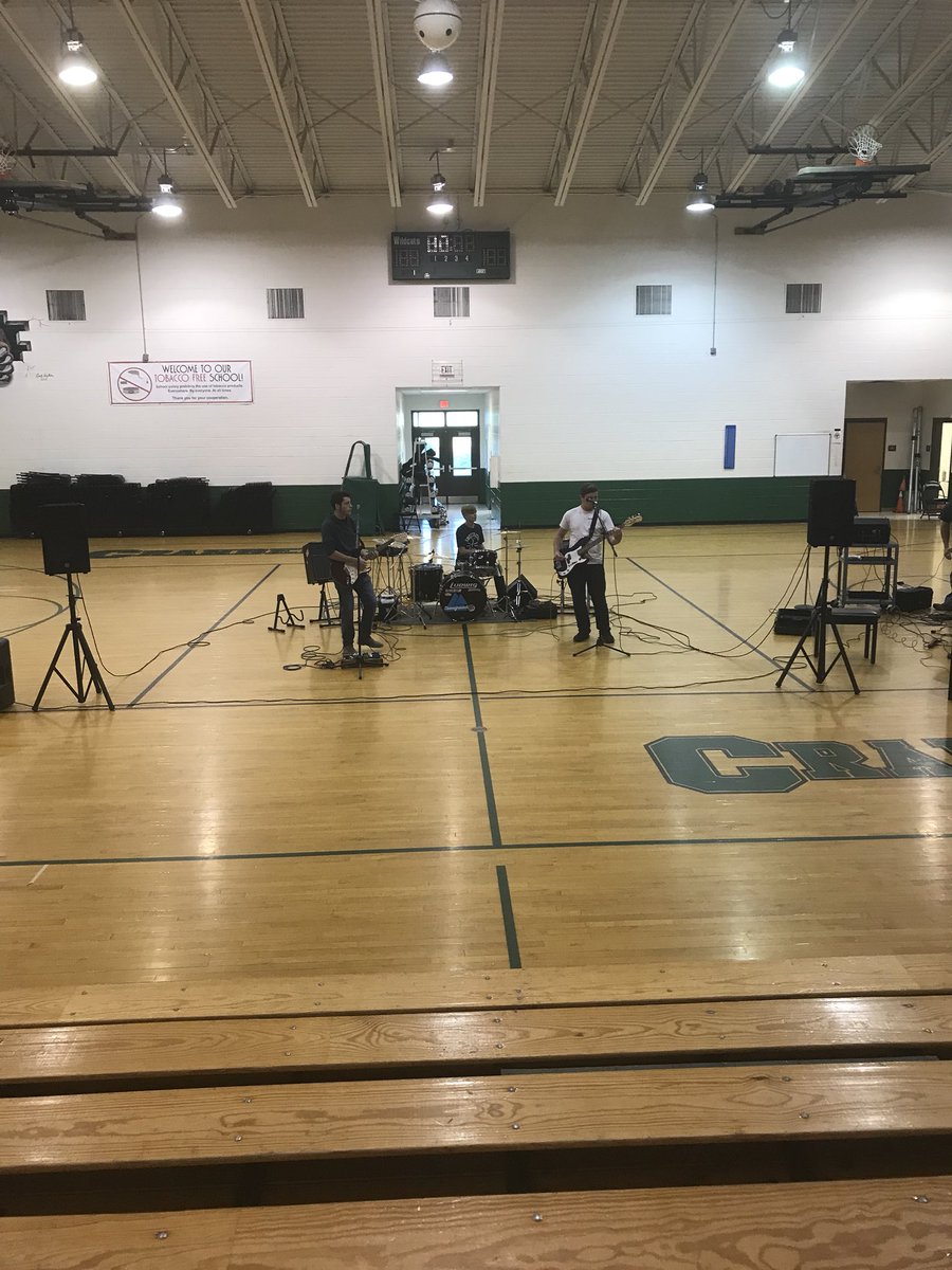 KellyWa43567369's tweet photo. #CranberryMiddle#aboveground-band#rockyourschoolday#averyhighschool https://t.co/cn6IMaK4qT
