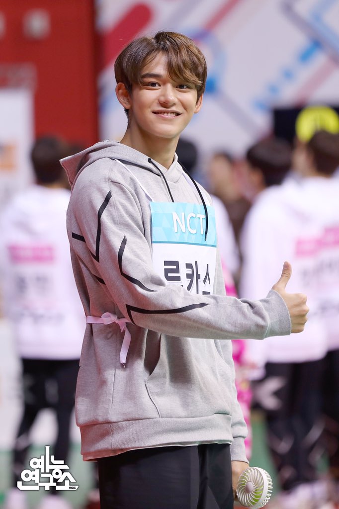 MBC_entertain's tweet image. .            \　　　　/
╲　　   \　　　/　    ╱
   ╲　　          　　╱
-　-　    우   키,      -　-   
  ╱　　등   장　    ╲
  ╱                            ╲
　　　  /             \　　
           /                \
#2018아육대 #아육대 #NCT #루카스 @NCTsmtown