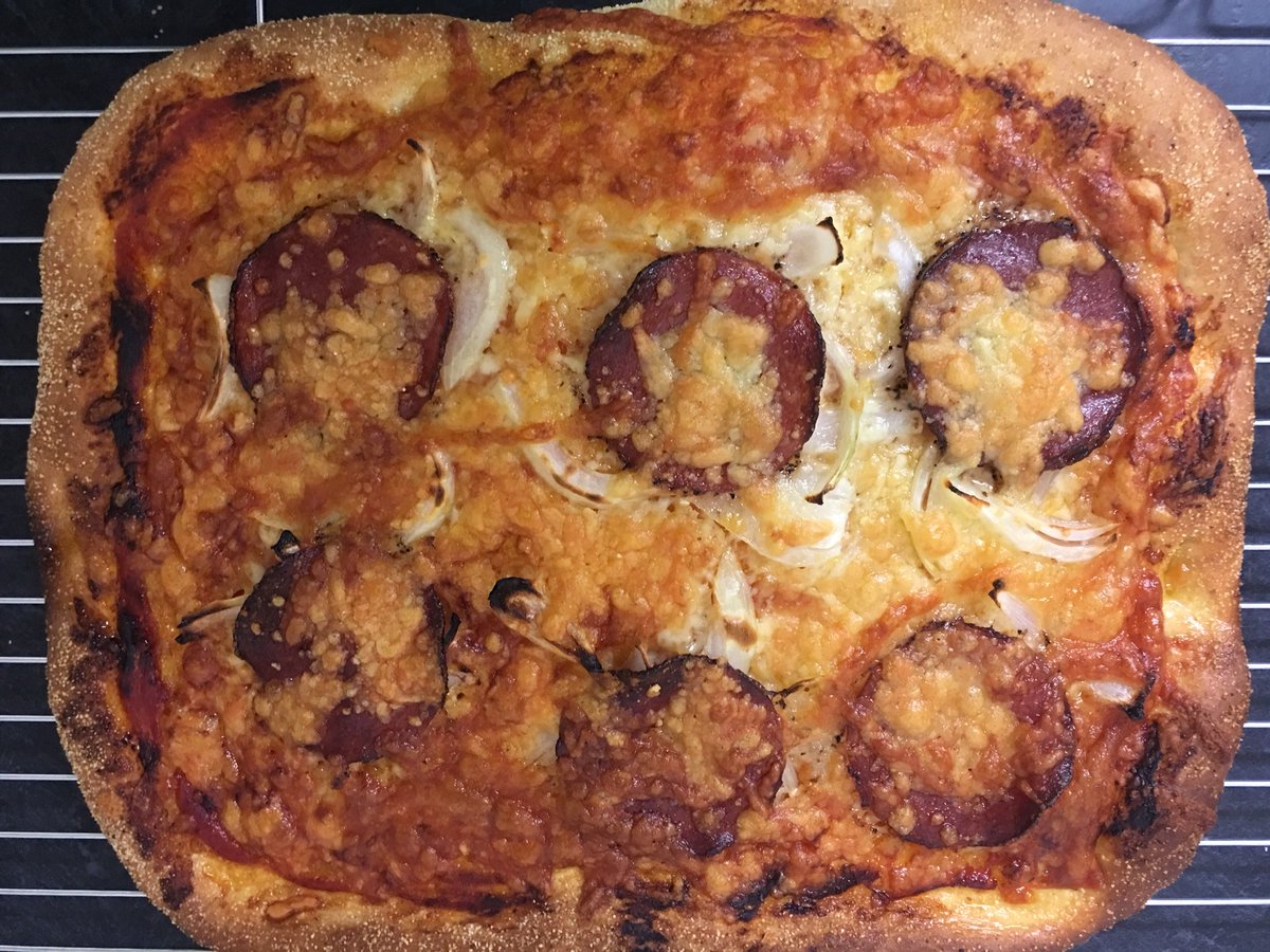 malcolmheaven's tweet photo. Second workshop of the week @LPTnhs Bradgate Unit, Glenfield Hospital and the pizza just gets better and better. Nice to be able to share with some of the staff too #Kneadtochat #makingadifference https://t.co/Zj4dIabxAh
