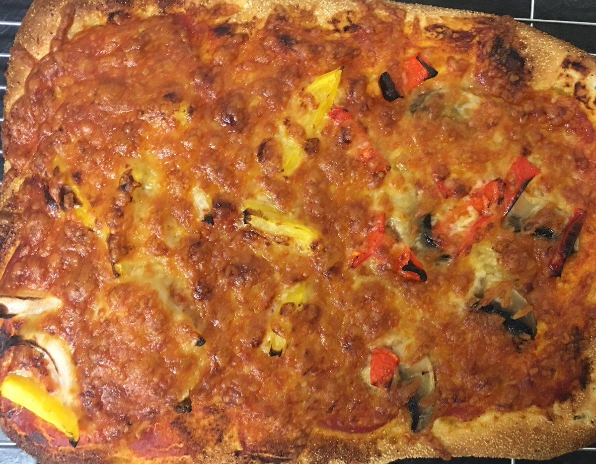 malcolmheaven's tweet photo. Second workshop of the week @LPTnhs Bradgate Unit, Glenfield Hospital and the pizza just gets better and better. Nice to be able to share with some of the staff too #Kneadtochat #makingadifference https://t.co/Zj4dIabxAh