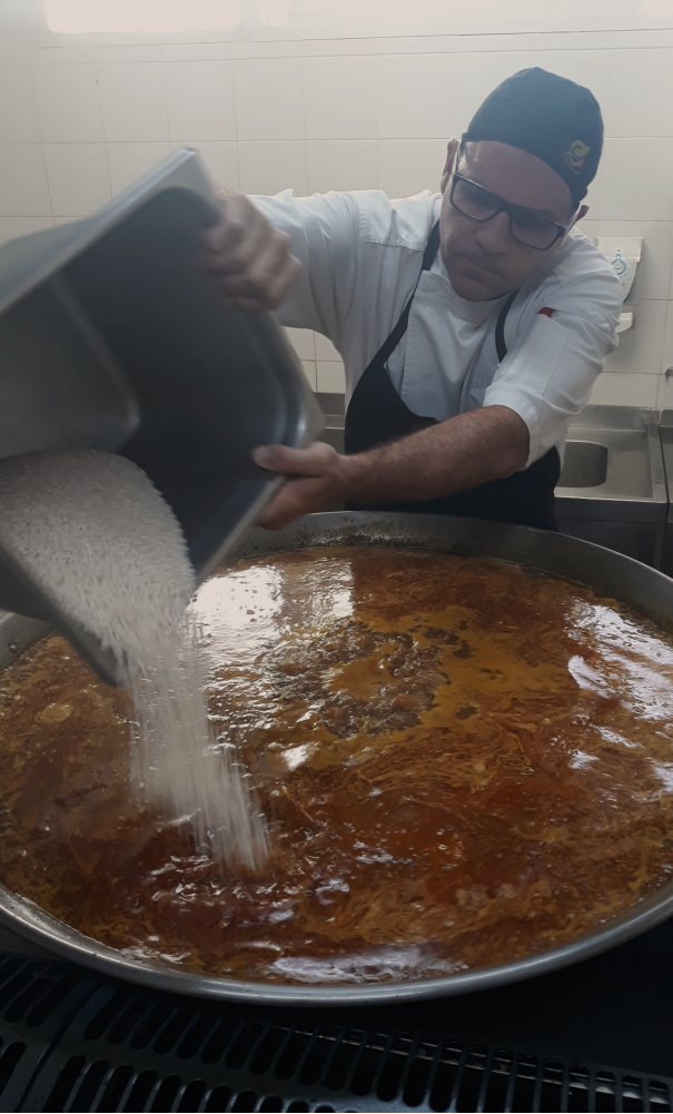 El mejor momento! El de echar el arroz! #Arrozdecalidad #Arrozvalenciano #Arrozdeproximidad #WorldPaellaDay #Nosencantalapaella... y el #Arrozconcosas también ;-)