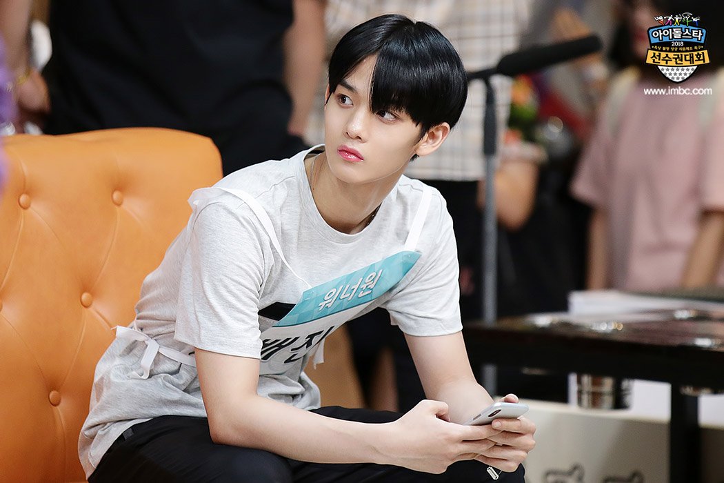 BAEJINYOUNG_TH's tweet photo. [📷] ภาพแพจินยองจากการแข่งขันโบว์ลิ่งในงานกีฬาสีไอดอล🎳

📎https://t.co/EluAf4xgRu
#배진영 #WANNAONE https://t.co/hO0EdITKXC