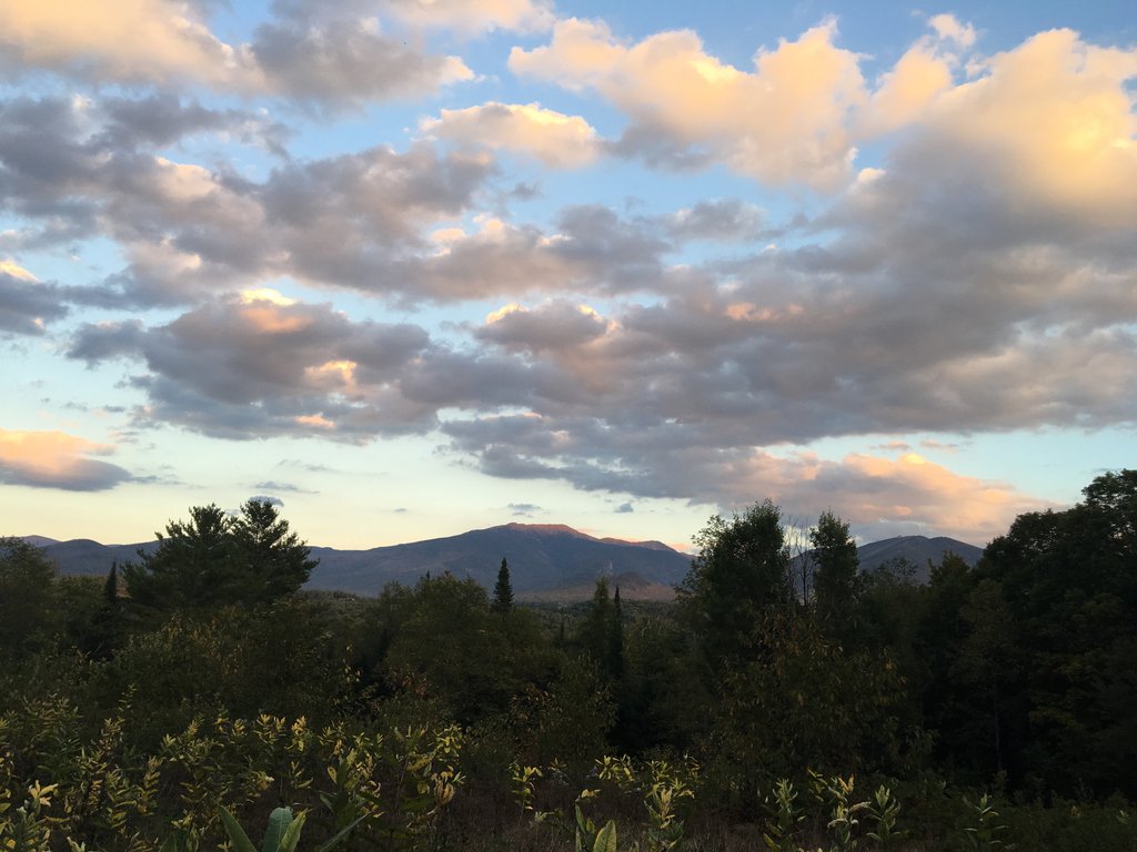 That view, though. 👌
.
.
.
#thefrostplace #robertfrost #mountains #whitemountains #newhampshire #nh #visitnh #newengland #visitnewengland #nhadventures #fall #foliage #fallfoliage #fallcolor #leaves #scenic #scenicdrive #scenicviews #clouds #sunset #natural #naturalnewengland