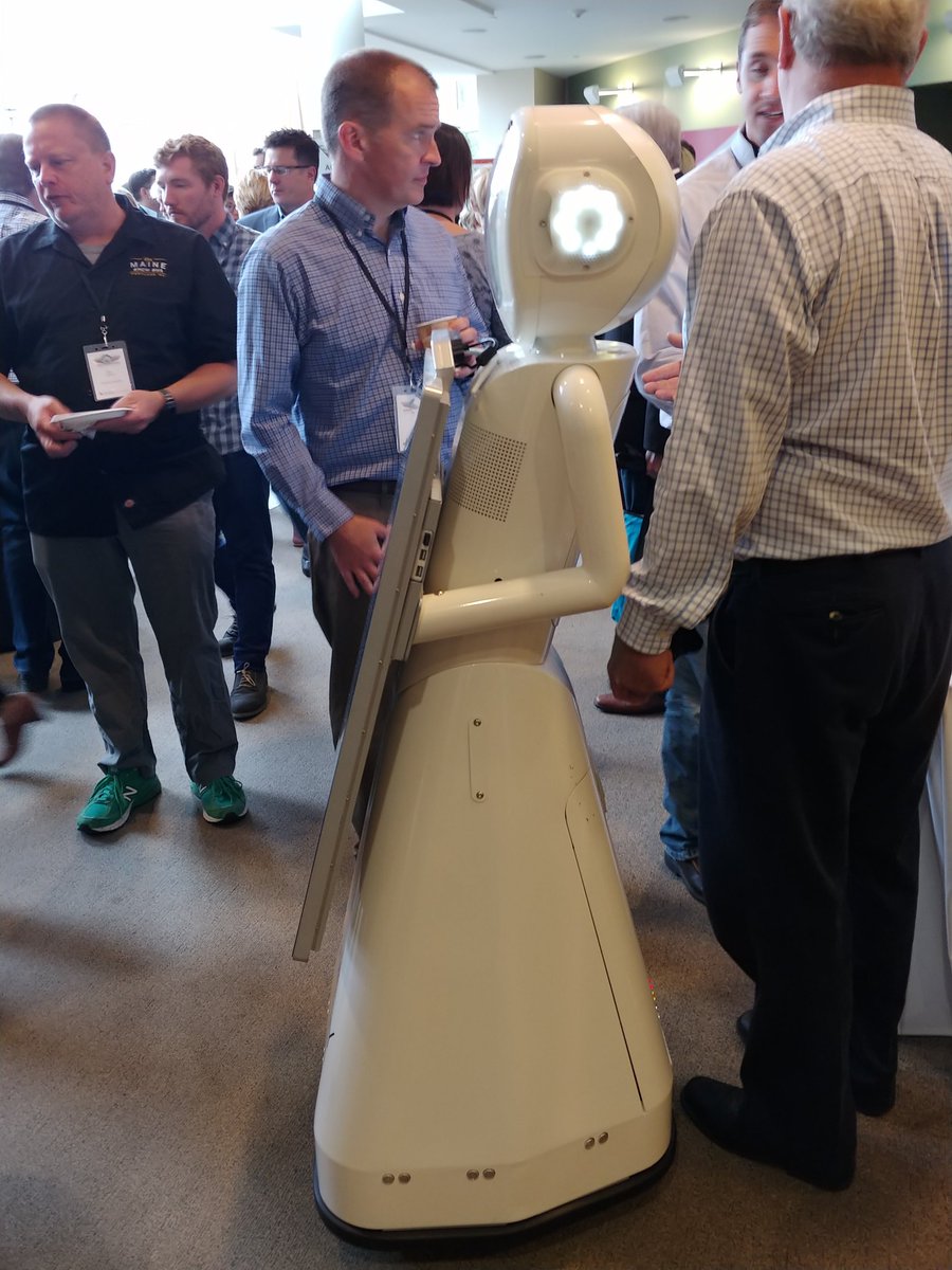 Aaaand there are robots at #AOC2018! So. Darn. Cool!