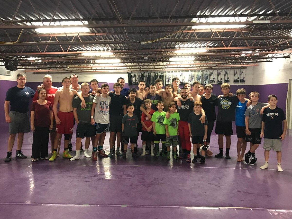 AUdance93's tweet image. I loved being able to give back to my old club, thanks @M_Strick_ for having me✊🏻 It was great to see my family and some old friends. #TeamPredator #Praying4Eric