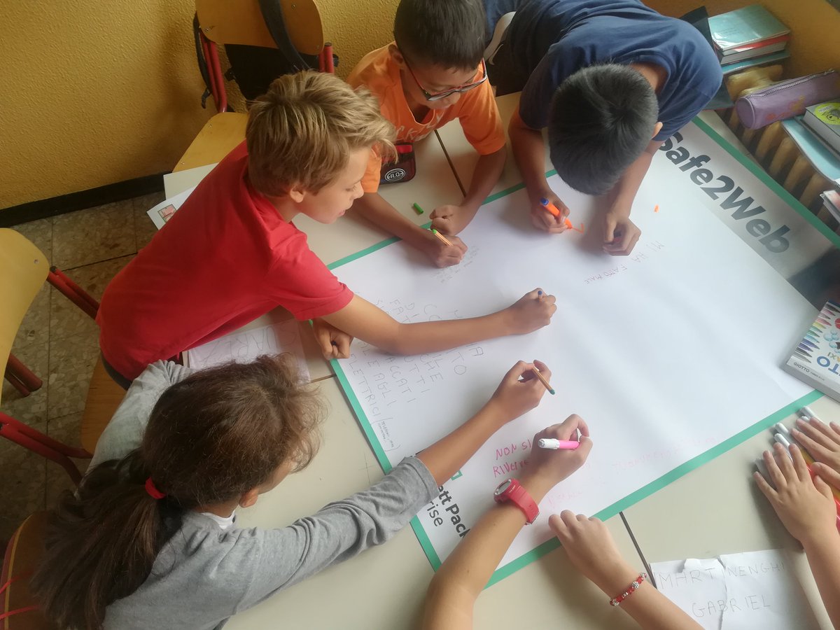 robertarusso68's tweet image. Grande entusiasmo dei ragazzi della Scuola Media Cairoli per la prima sessione sul #Cyberbullismo nell&apos;ambito dell&apos;iniziative #Safe2Web di @HPE_IT .
Domani si replica con altre 2 sezioni. 
@SaferinternetIT #cittadinanzadigitale