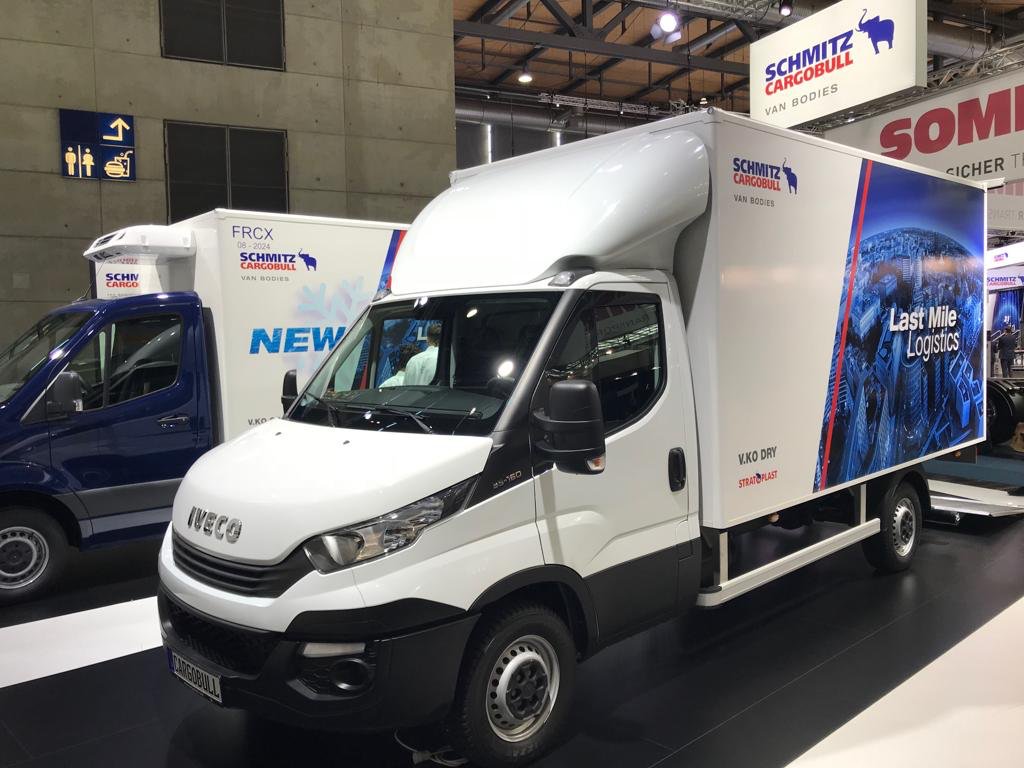 CargobullUK's tweet photo. Our V.KO Van Body can be fitted to a variety of chassis (including the @IvecoUK Daily) - perfect for last mile delivery! See the #SmartTrailerWorld at @iaa_nfz #IAA2018 https://t.co/WhOKPUl5Hh