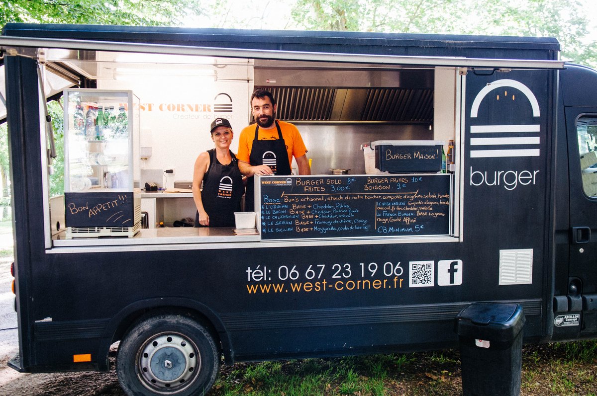 BxFoodTruckFest's tweet photo. J-8 // Quoi de mieux qu'un bon #burger après des efforts sur le @bikeandrunBDX ? Le #WestCorner est de retour sur le #festival et vous retrouve à l'Hippodrome de #Bordeaux pour ravir les fans de #streetfood 😋 A bientôt 😎
#BDXFTF #FoodTruck #Event #Summer https://t.co/uoTxcYE0Ug