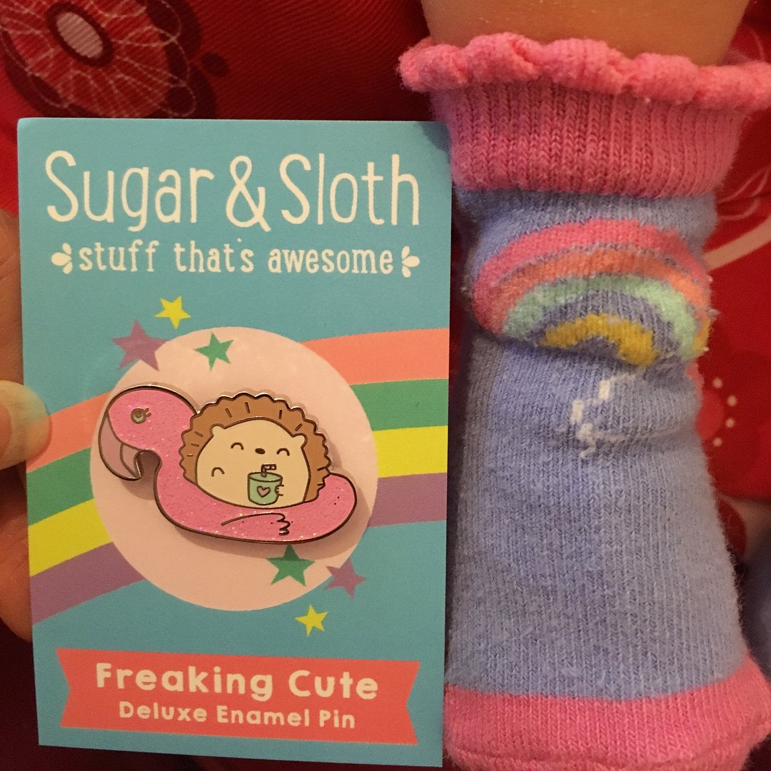 sugarandsloth's tweet photo. Don't you just love it when your baby matches your new pin? ππ π
This floaty hedgehog is from the August #PinPartyClub Smol Pool Party Box (try saying that fast!) π
Thank you @thisisgarnsworthy (on IG) for this adorable photo! β€οΈ
#pingoals #pincollector #subscriptionboxuk https://t.co/RVGQTd3MrU