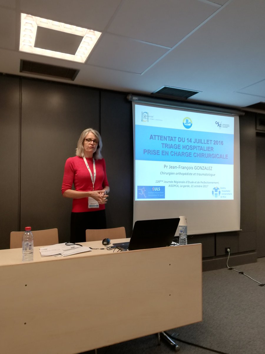 unaibode's tweet photo. Nous sommes présents au congrès de l #AFC à Paris, palais des congrès porte maillot. Rejoignez nous lors d'une session organisée pour les #Ibode. Mme LeGall Candela, cadre Ibode de Nice, nous présente la chirurgie de guerre et prise en charge des victimes d'attentats. https://t.co/xJzGV8a6WC