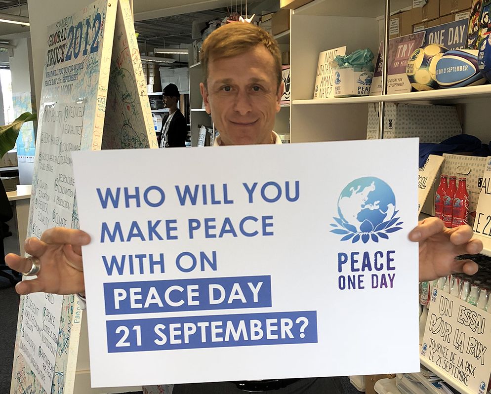 JeremyGilley's tweet photo. Just one day to #PeaceDay! Be the Change just released a podcast about my personal #PeaceOneDay journey. Check it out to hear how you can play a part on #PeaceDay 21 September, and every other day! #Goal17

https://t.co/bvMQcNdQLS https://t.co/295MbFYuWk