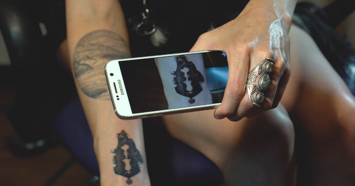 favfwd's tweet photo. โอ้โห!! มันแจ่มมาก "Soundwave Tattoos" รอยสักที่มาจากเสียงดนตรีที่เรารัก เปิดฟังได้ง่ายๆ แค่ใช้สมาร์ทโฟนส่อง
https://t.co/VmjkbM6DSU
#Favforward #howtoperfect #howtoformen #TattooModel https://t.co/pvywr6vqrG
