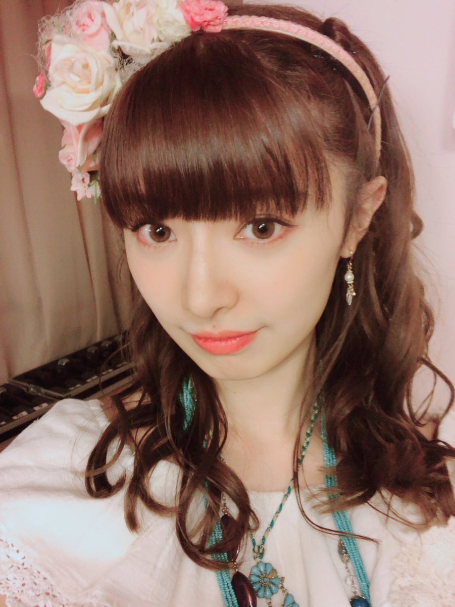 Uzivatel 武藤十夢 Na Twitteru 女性限定公演でした 髪型好評でよかった W 珍しくアレンジしてもらった甲斐がありました センチメンタルトレインも初センターでやらせて頂きました これもみんなのおかげです ありがとうございました O