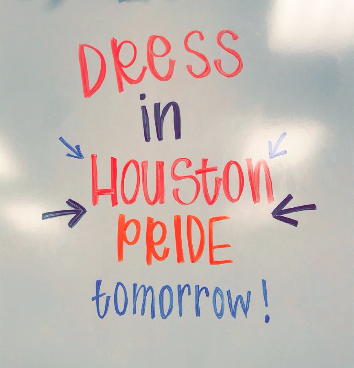 jeths2019's tweet photo. SENIORS!!!! Dress in Houston Pride tomorrow to show some school spirit as our boys in blue take on the Dickinson Gators! #Taylorpride247 #jeths19 @TaylorMustangFB @THS_Mustangs https://t.co/X6sFQi17i7