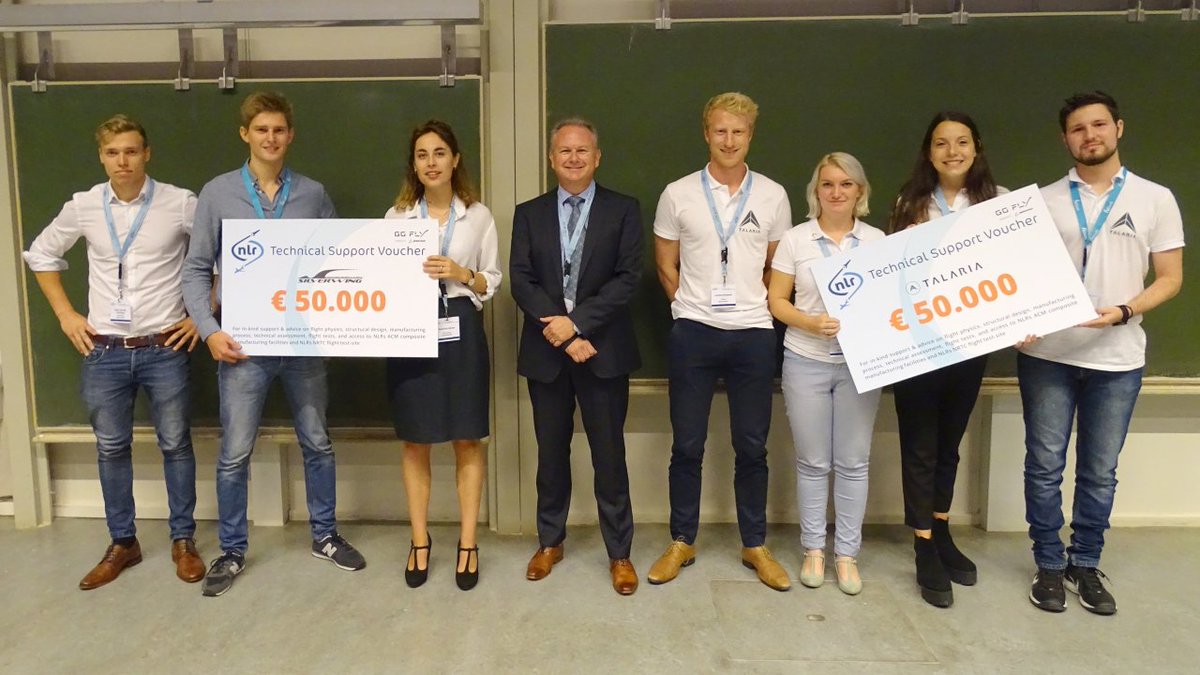 NLR_NL's tweet photo. NLR helpt twee Delftse studententeams een éénpersoons vliegtoestel te maken voor deelname aan Boeing's GoFly competitie en stelt daarvoor € 100.000,- aan ondersteuning in natura beschikbaar 
https://t.co/lYLtuAdiwq #GoFlyPrize #Silverwing #Talaria https://t.co/iQbe7Ndgic