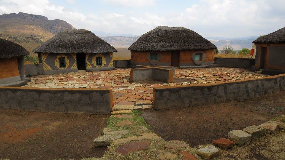 LesediFM's tweet photo. Matlo a kgabisitswe ka ditema...#LiveYourHeritage Re keteka le ho ananela botjhaba le setso sa rona! https://t.co/9hnRCnmsjz
